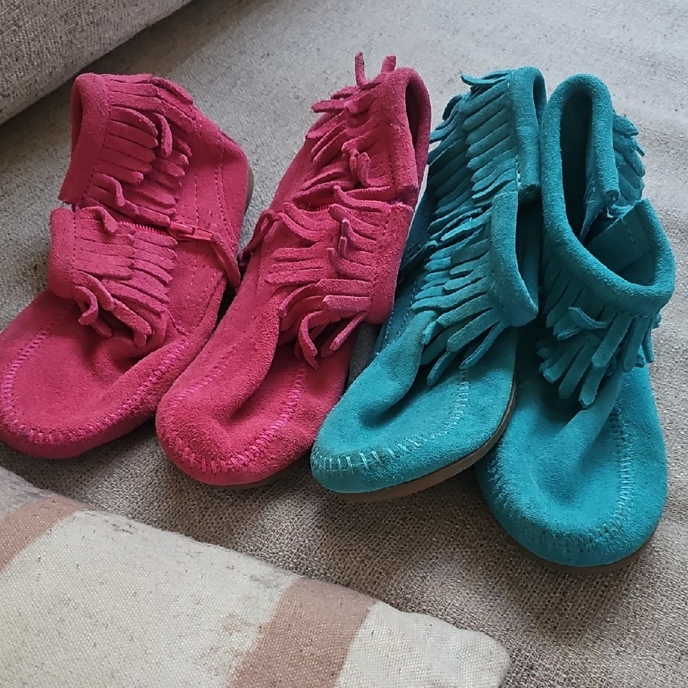 Minnetonka Kids Moccasins - Pink and Teal
